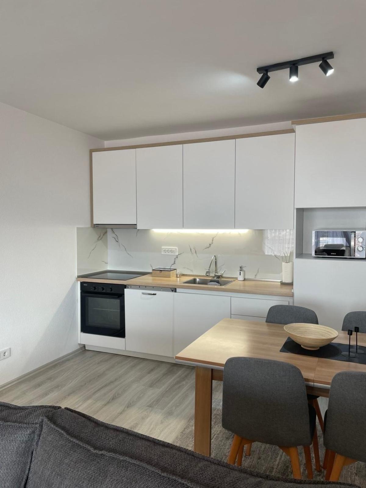 Apartment Prizreni-Free Private Parking Exterior foto