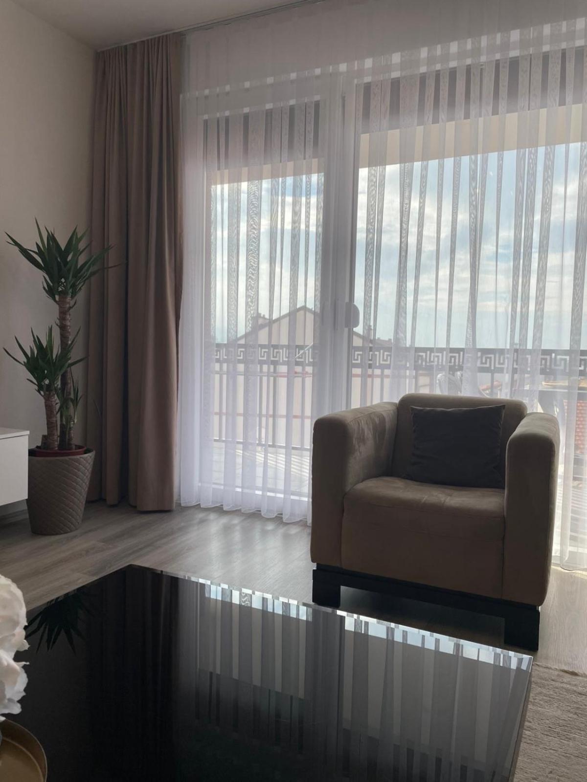 Apartment Prizreni-Free Private Parking Exterior foto